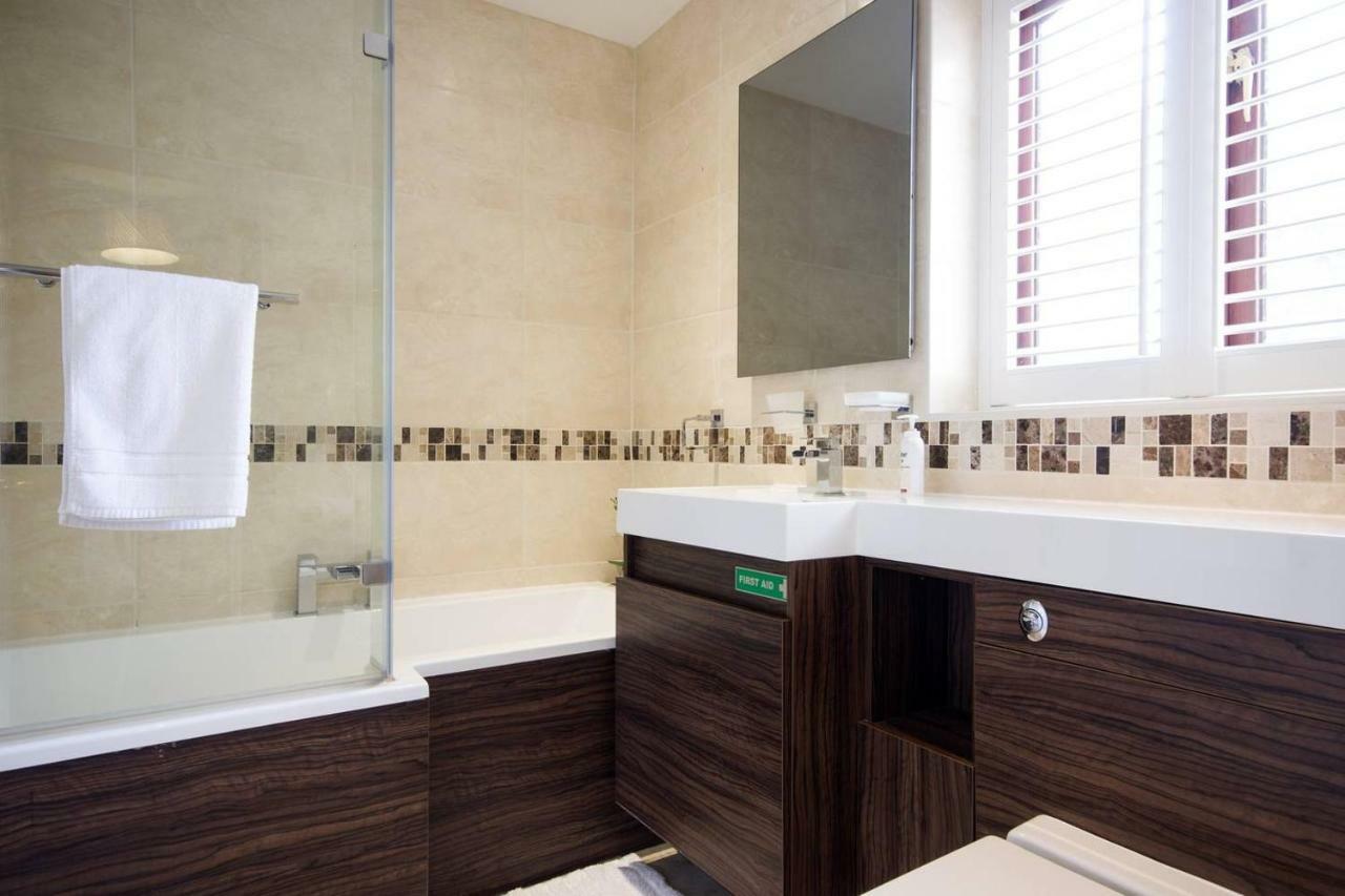 Spacious House, Sleeps 7 People Reading Ngoại thất bức ảnh